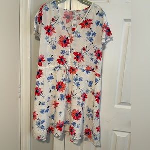 NWT. Dress from GAP. White floral dress, size XL.